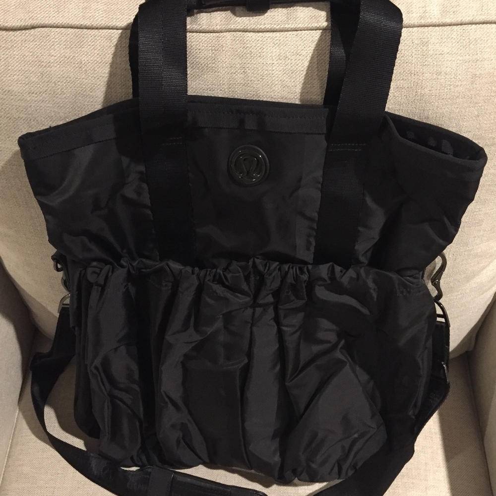 Lululemon Athletica 'Flow & Go Tote' in black